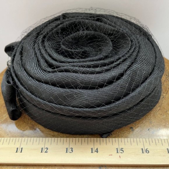 Vintage Women's Black Mesh Veil Pillbox Fascinator Party Cap w/ Bow and Rose Gem - Picture 8 of 13